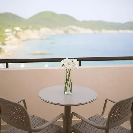Invisa Club Cala 4*